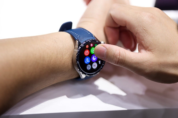 PO Watch X2首发体验探索高端智能腕表的无限可能OP(图3)